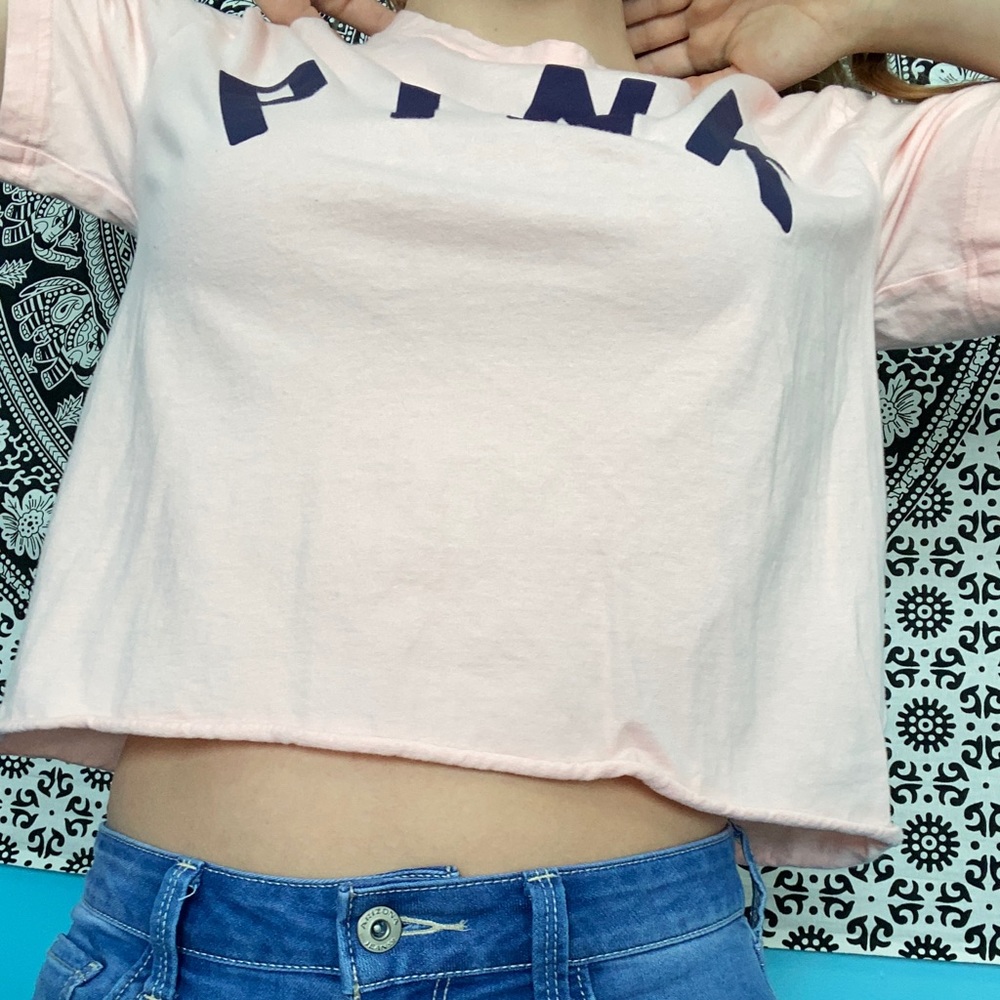 pink tee